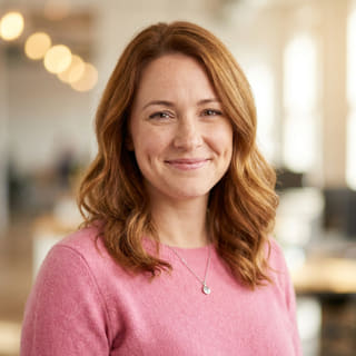 Emily Watson, en Argentum Valorenza, Directora de Atención al Cliente